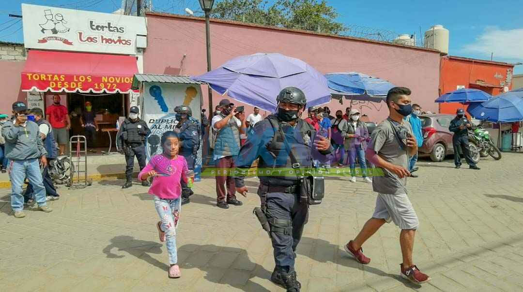 Disputa de puestos ambulantes entre la 14 de Junio y Siglo XXI en el centro histórico, Oaxaca