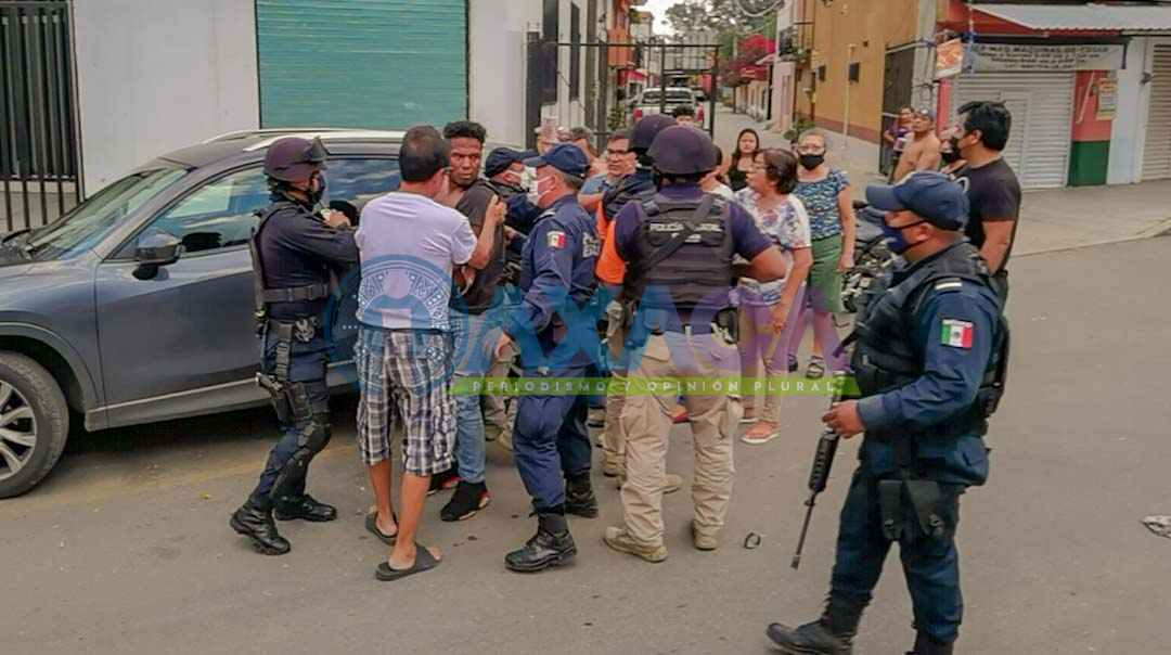 Detienen a presunto vendedor de drogas sobre Símbolos Patrios