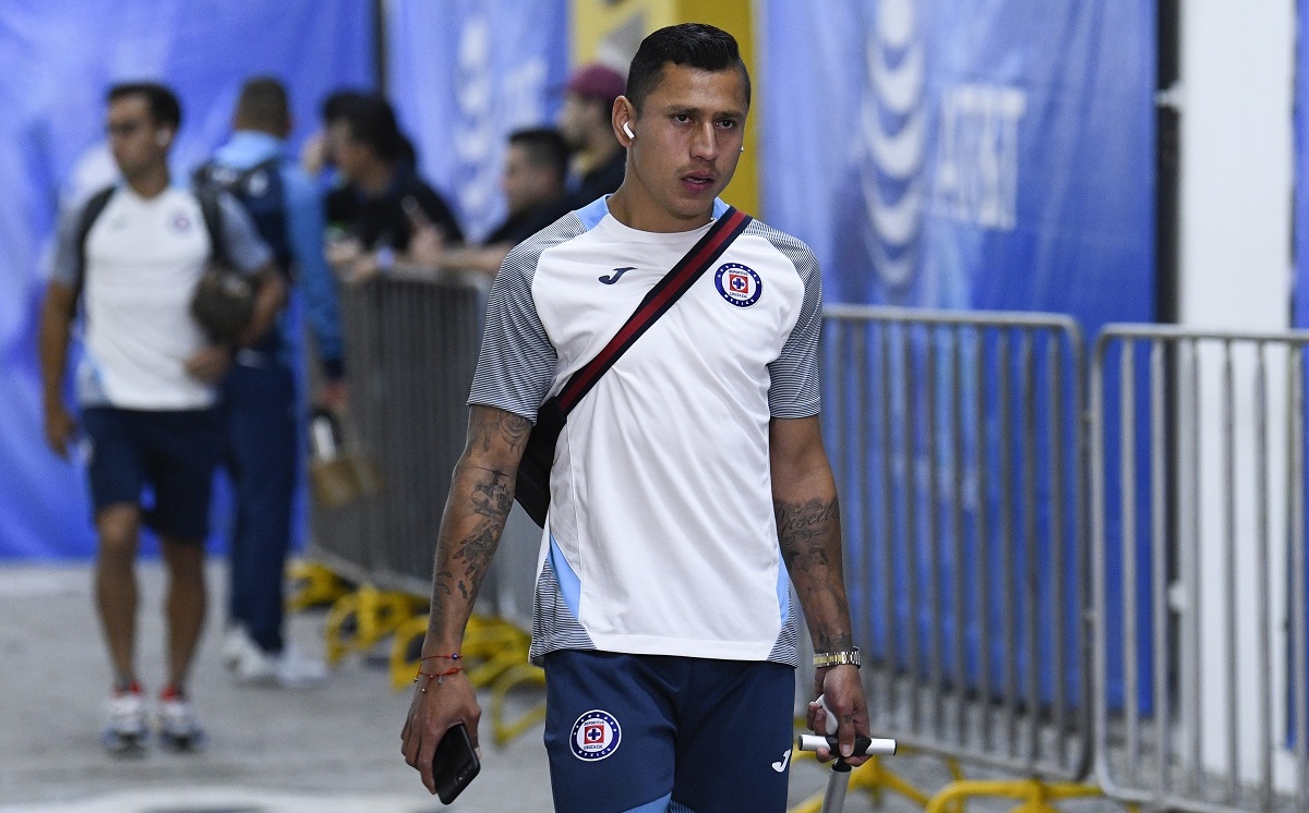 Julio Cesar Domínguez presenta cuadro de infección pulmonar.