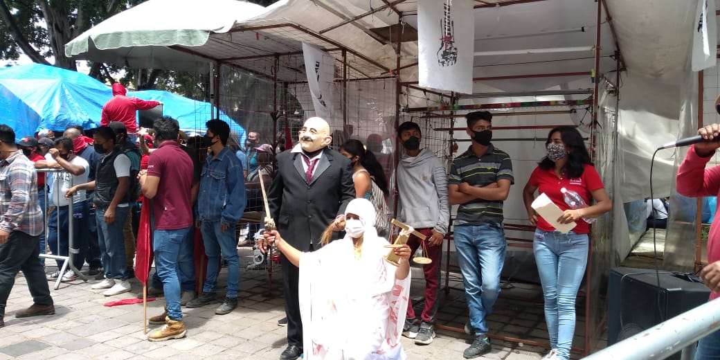 Arriban al Zócalo manifestantes para exigir un alto a la persecución de líderes