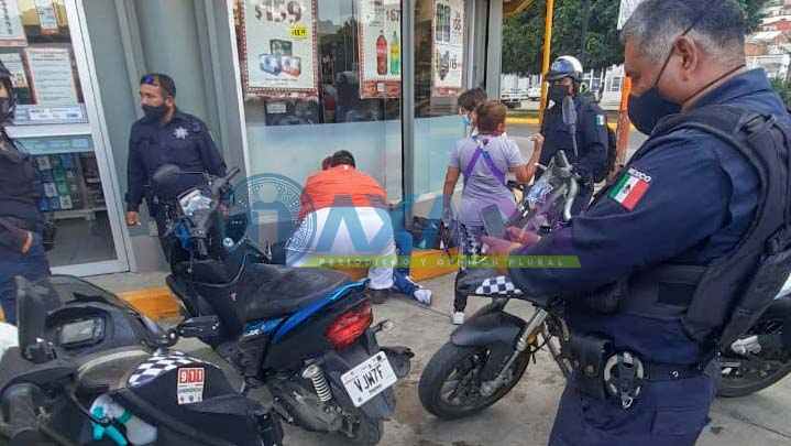 Apalean a otro malandrín ahora en el Parque del Amor, Oaxaca
