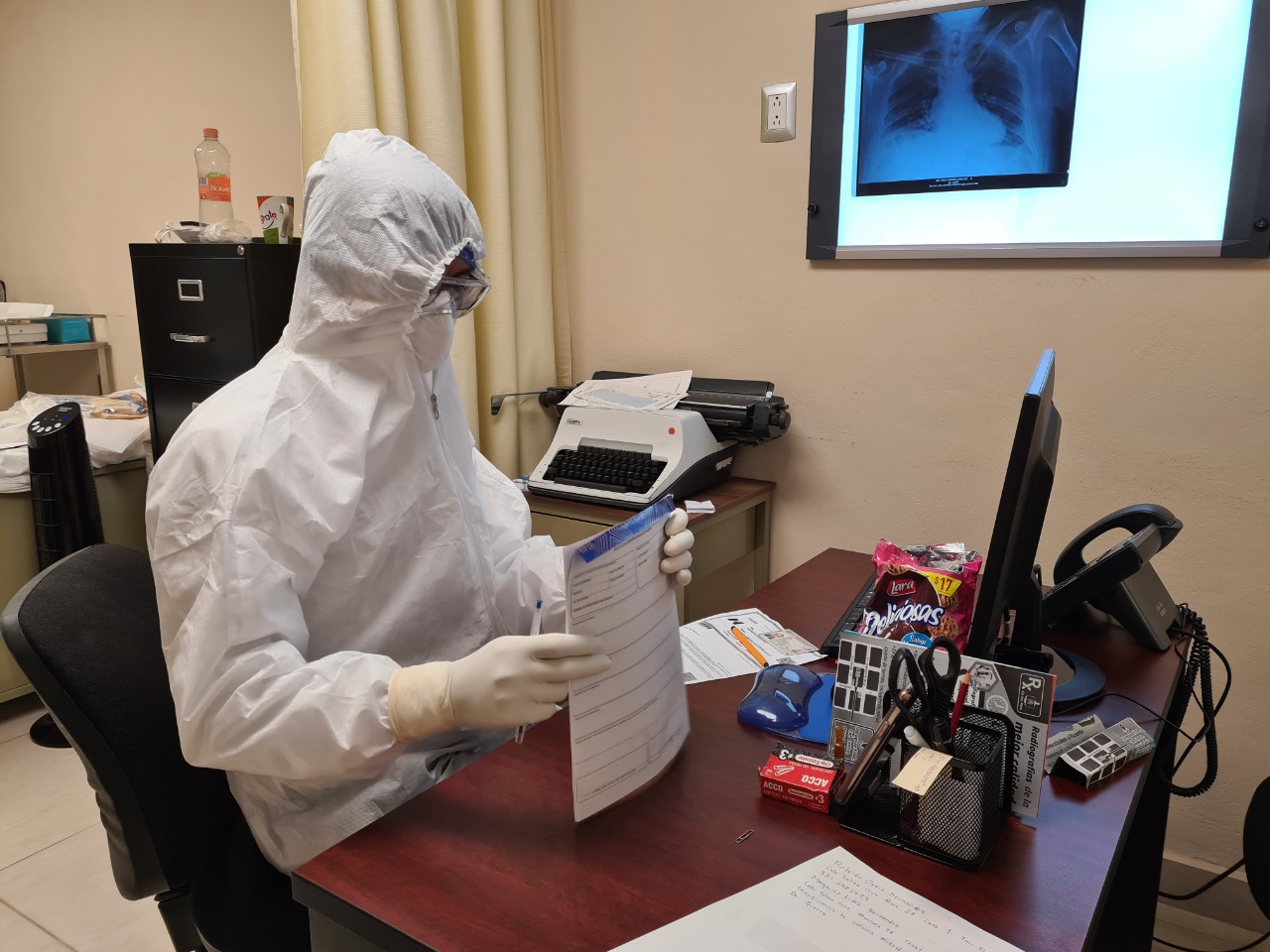 Hombres mayores de 65 añosl son el 46% de víctimas mortales por COVID-19