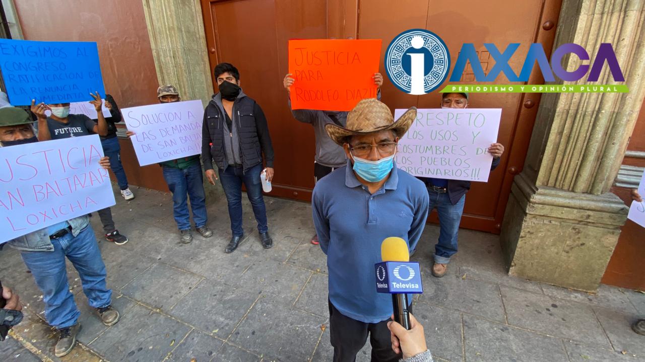 Comuna bloquea instala bloqueos en Oaxaca; hermanos Sosa Villavicencio detras de protestas