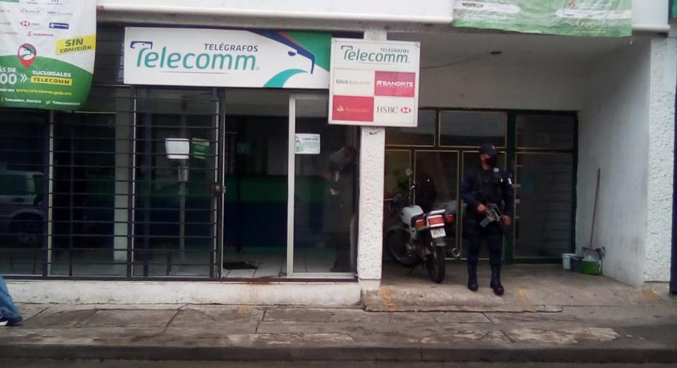 Brinda Policía Estatal resguardo durante la entrega de recursos federales Bienestar