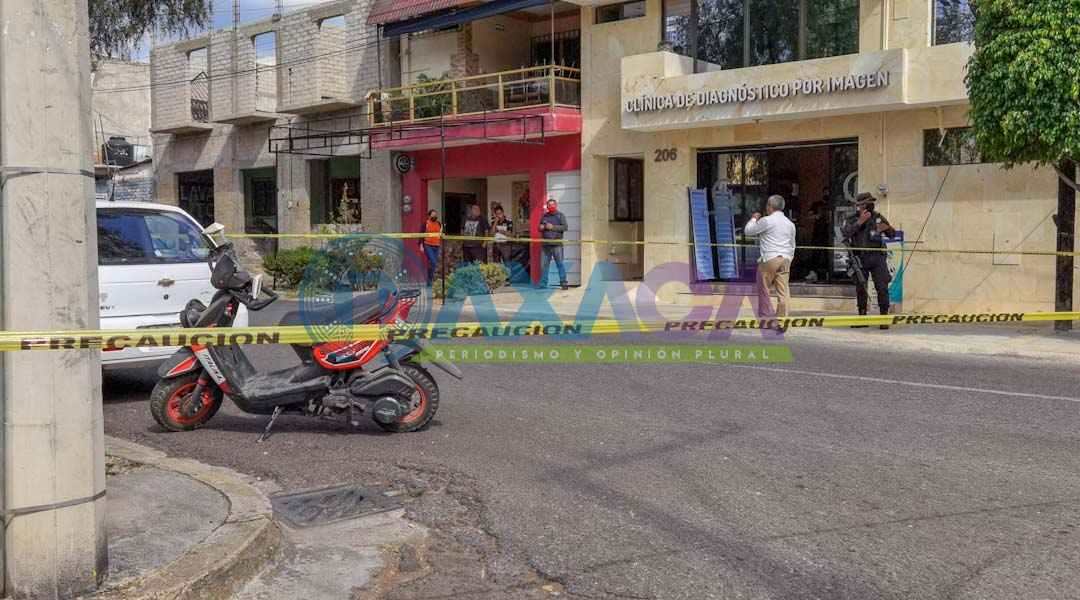 Delincuente se dispara con su arma de fuego durante asalto en colonia Reforma, Oaxaca