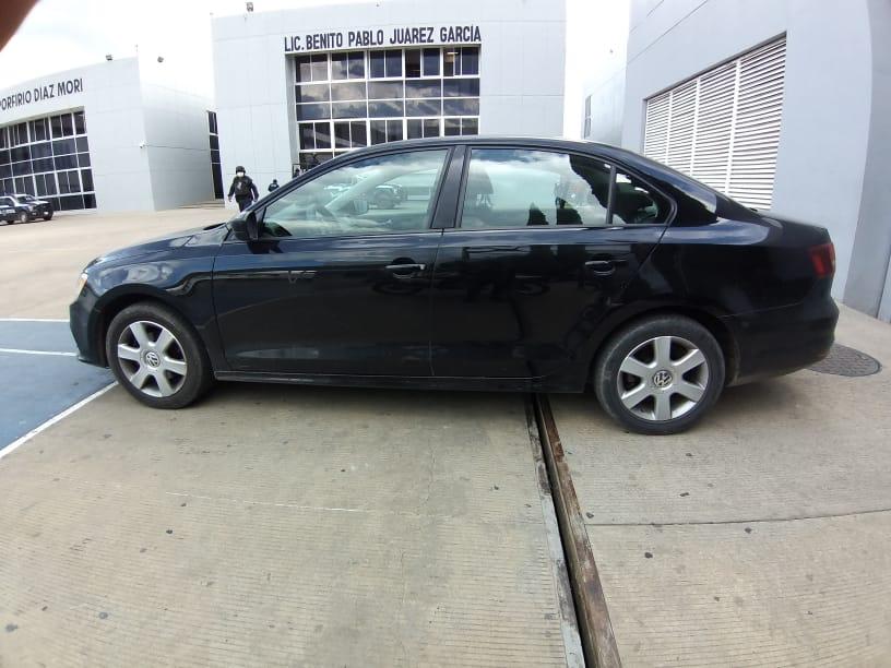 Personal de la Policía Estatal, asegura vehículo con reporte de robo