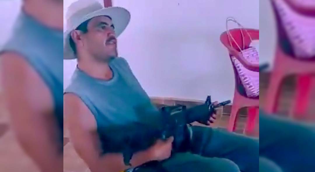 Detienen a sujeto que amenazaba a familia con arma de alto poder, en la Costa, Oaxaca