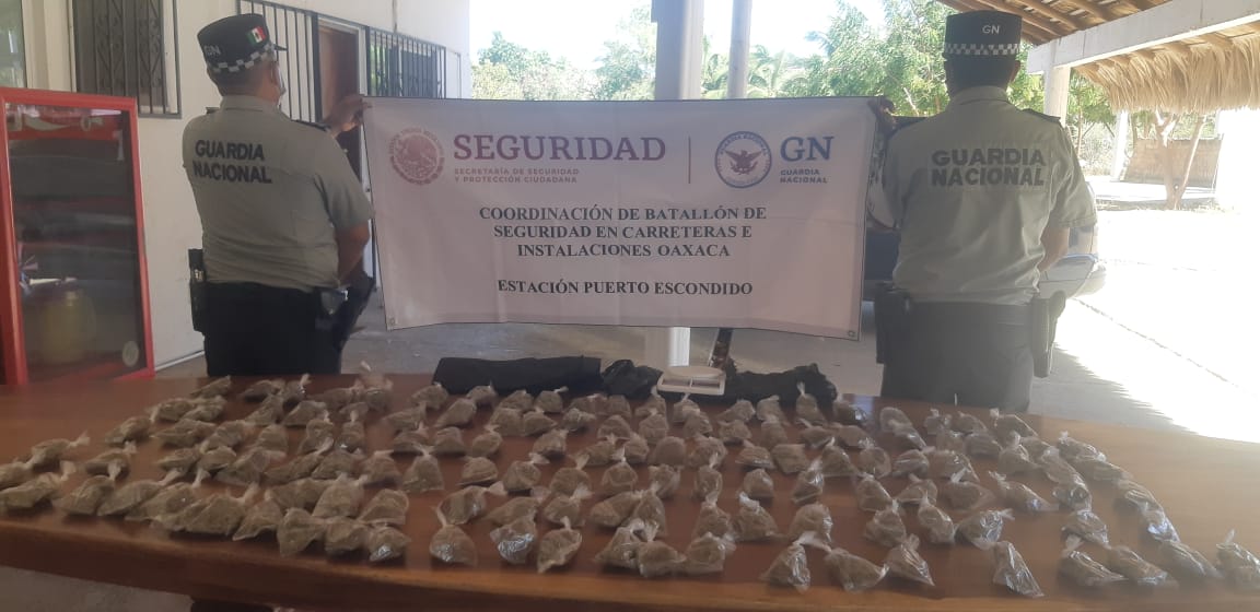 Guardia Nacional asegura aparente marihuana en autobús de pasajeros en Oaxaca