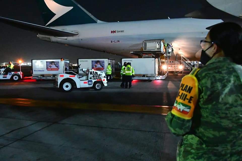 Arriban a México 800 mil dosis de vacunas contra COVID-19 de SinoVac
