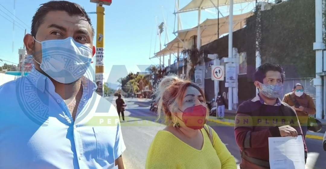 Con bloqueo grupo reducido de maestros exige dinero al IEEPO; manifestantes no eran docentes en el 2015