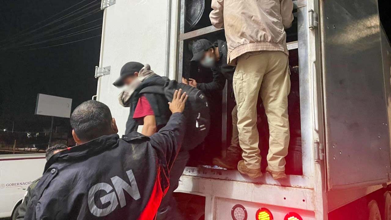 Guardia Nacional rescata a 235 migrantes en carreteras de Oaxaca y Veracruz