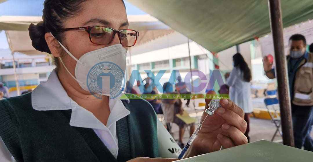 Inicia la vacunación contra COVID-19 en adultos mayores en Valles Centrales de Oaxaca
