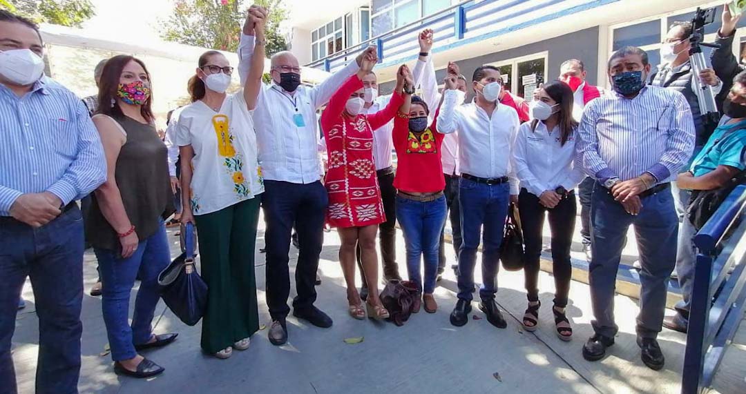 Se registra Javier Villacaña como precandidato a la presidencia municipal de Oaxaca