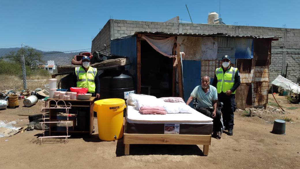 Apoya HCBO en la entrega de donativos a adulto mayor de San Isidro Monjas