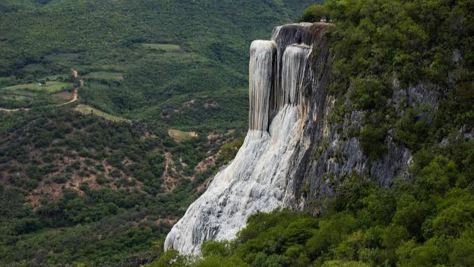 Habitantes de Albarradas cierran de manera indefinida ‘Hierve el Agua’