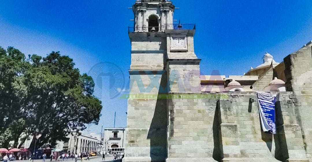 Con el himno del ‘Dios Nunca Muere’ vuelve a sonar el reloj de la catedral de Oaxaca