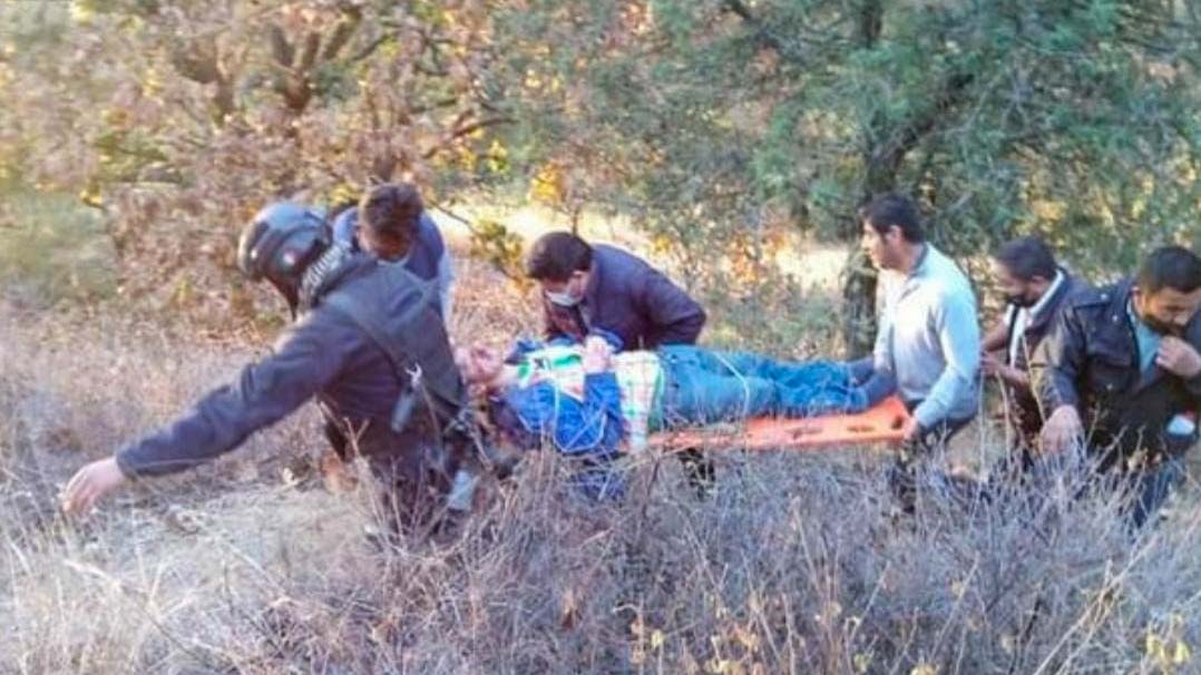 Volcadura de camioneta con indocumentados deja 20 heridos y una person sin vida