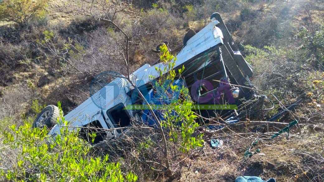Fatal volcadura deja 3 muertos y 5 lesionados en San Miguel del Valle