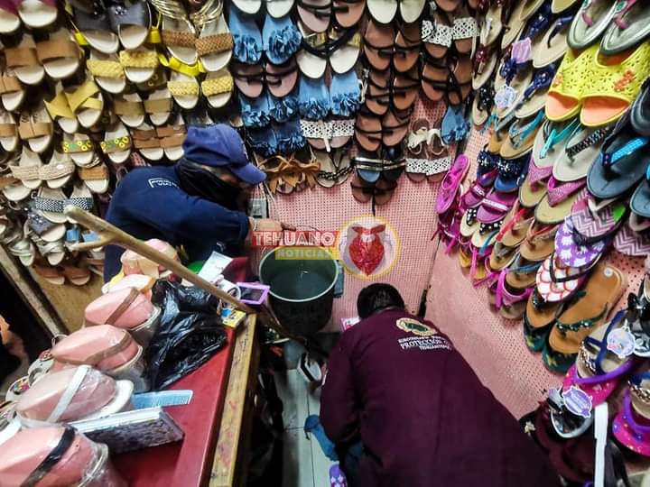 Se incendiaba huarachería del mercado de Tehuantepec, locatarios evitan tragedia