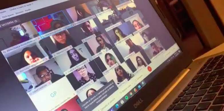 ¡Déjame cortar las clases!: Profesora suplica a su pareja no ser golpeada