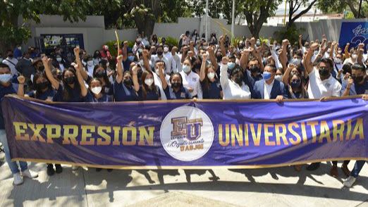 Respaldan universitarios de la UABJO  la candidatura de Javier Villacaña