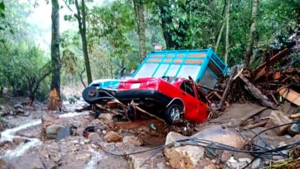 Atienden daños en Santiago Clavellinas ocasionados por lluvias