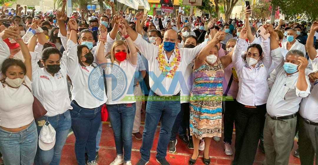Javier Villacaña es arropado por ciudadanía en primer día de campaña