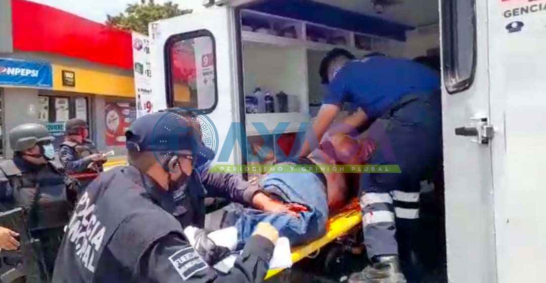 VIDEO: Balean a joven en Oxxo de San Sebastián Tútla, Oaxaca