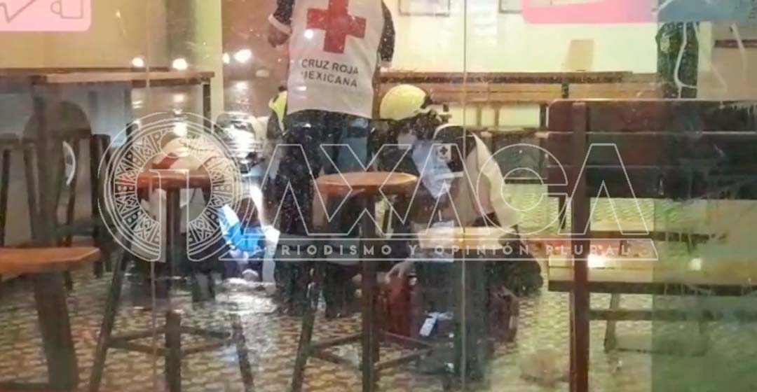 Hombre pierde la vida al interior de Café la Brújula en la colonia Reforma, Oaxaca