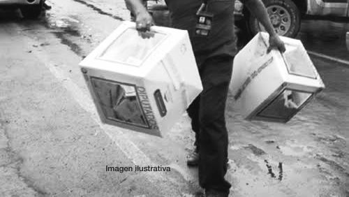 Sujetos con logotipos del IEEPCO se roban paquetería electoral en Miahuatlán, Oaxaca