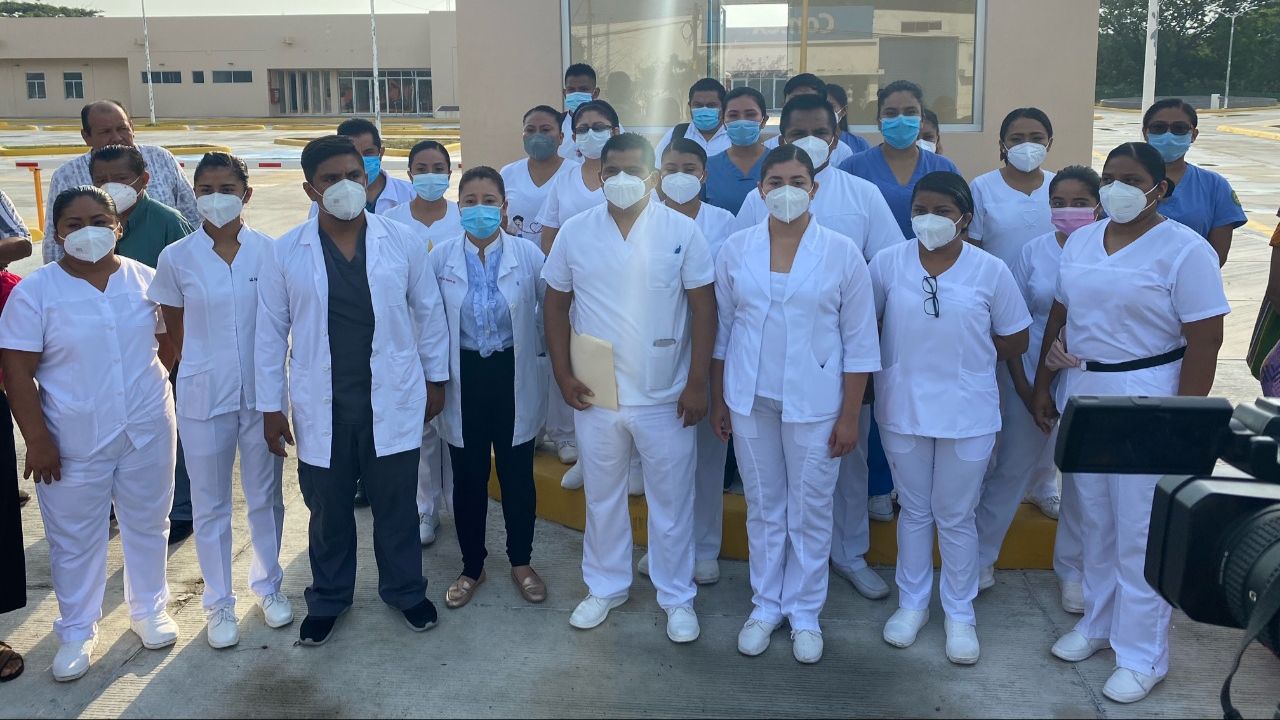 Inicia cierre de hospitales Covid en Oaxaca, trabajadores de salud exigen certeza laboral