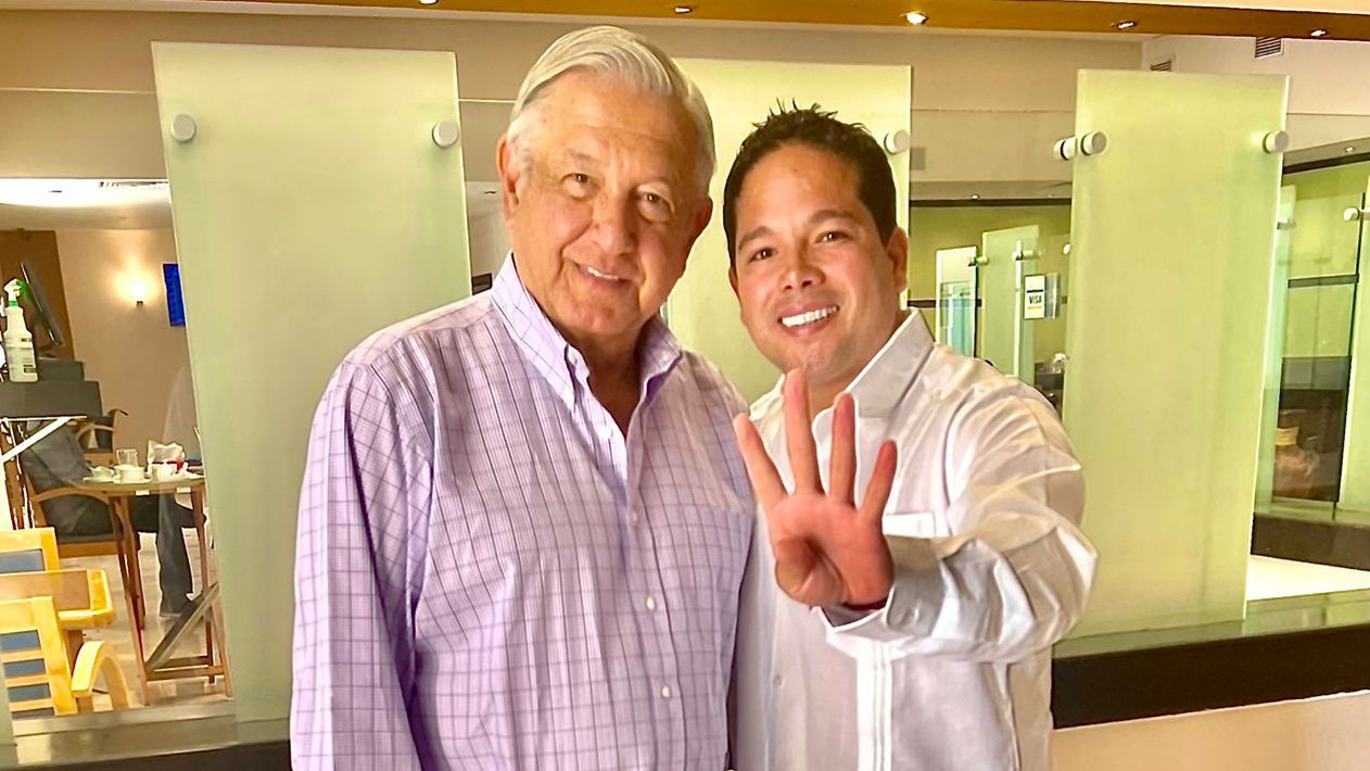 Emotivo encuentro entre AMLO y Juan Carlos García Márquez presidente electo de Santa Lucía del Camino