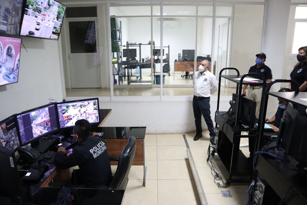 Heliodoro Díaz, titular de la SSP visitó instalaciones del C-2 de la Mixteca