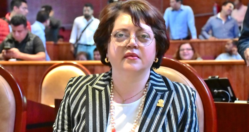 Diputada Aurora Acevedo adeuda cinco años de tenencia, de chatarras del transporte público