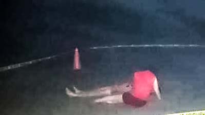 Arrastra el mar a tres personas, una es localizada sin vida; aún continúa la búsqueda en Tonameca, Oaxaca