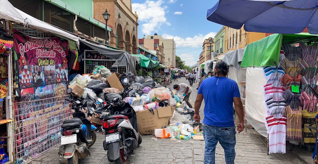Ante omisión de Oswaldo García Jarquín, convierten en basurero calles del centro