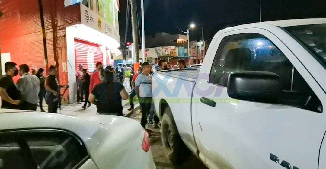 Iban por banda de roba motos los reciben a balazos y solo capturan a uno en la Colonia Arboleda, Oaxaca