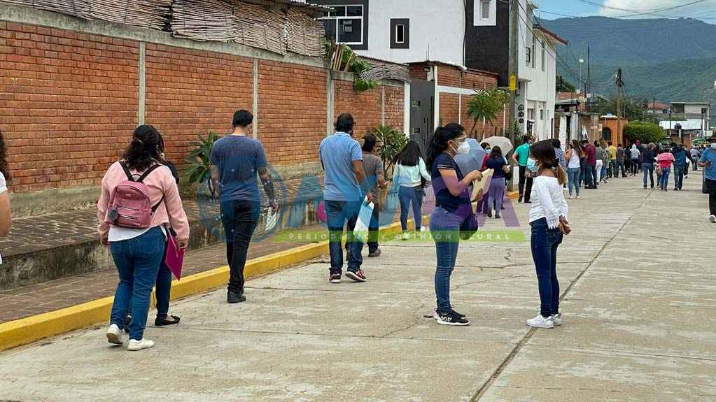 Inicia vacunación en el grupo de edad de 30 a 39 años, en 14 municipios de Valles Centrales de Oaxaca