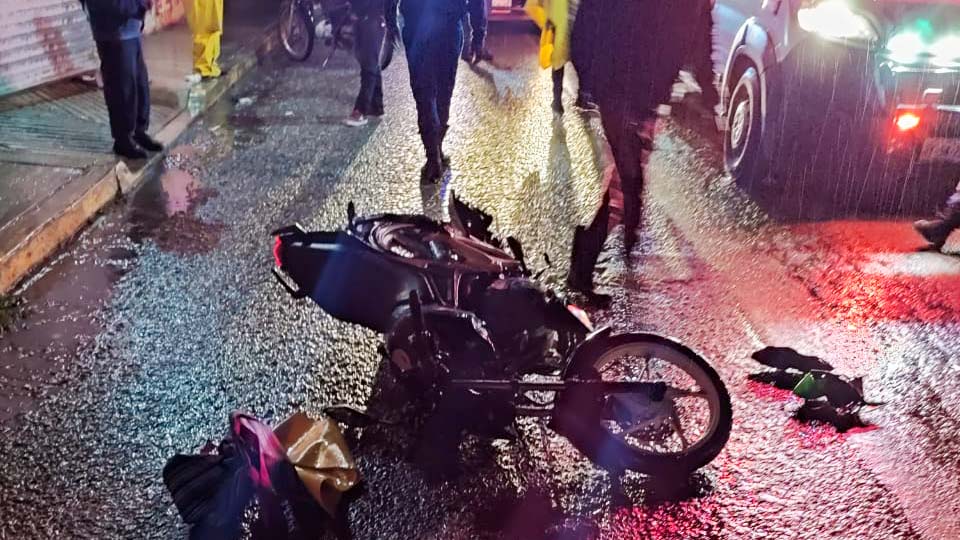 Repartidor de quesería “El Sabroso” provoca accidente y se niega a pagar daños