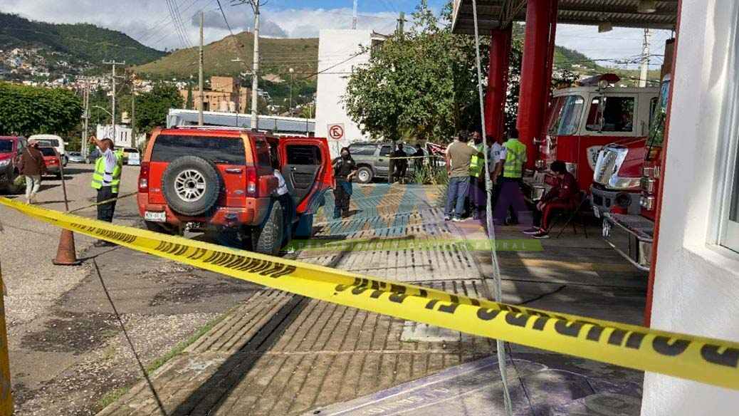 Fallece jovencita a bordo de camioneta en la estación norte de bomberos