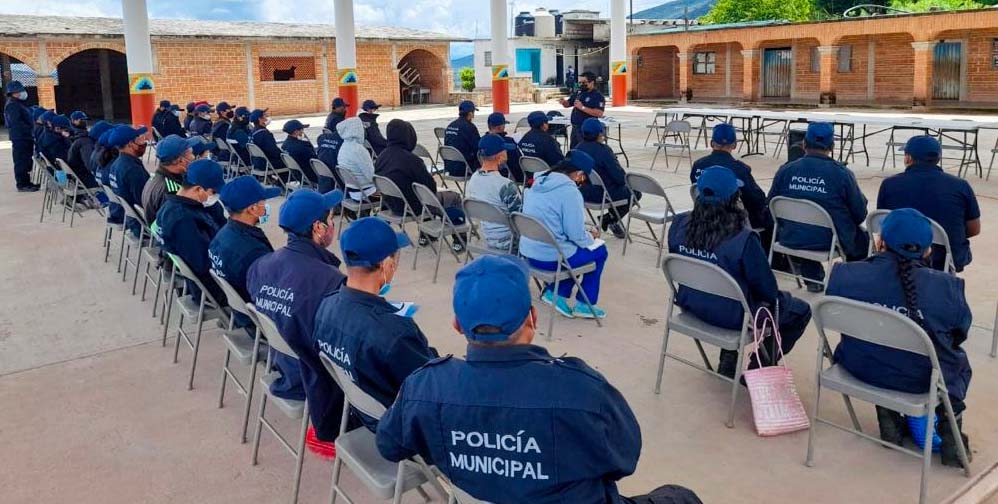 Capacita la SSPO a policías municipales y topiles de diferentes municipios de Oaxaca