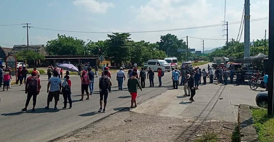 Retención de autoridades de Jocotepec cumplen tres días; hoy bloquearon los inconformes
