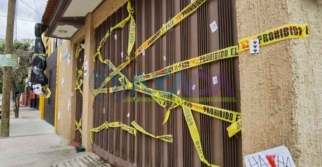 Video: Adornan casa como escena del crímen y un “embolsado” en Santa Lucía del Camino, Oaxaca