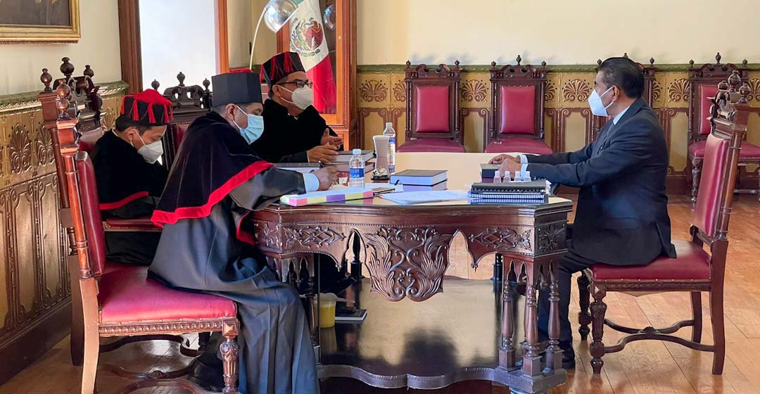 Casiano Luis Mejía se gradúa como Maestro en Derecho