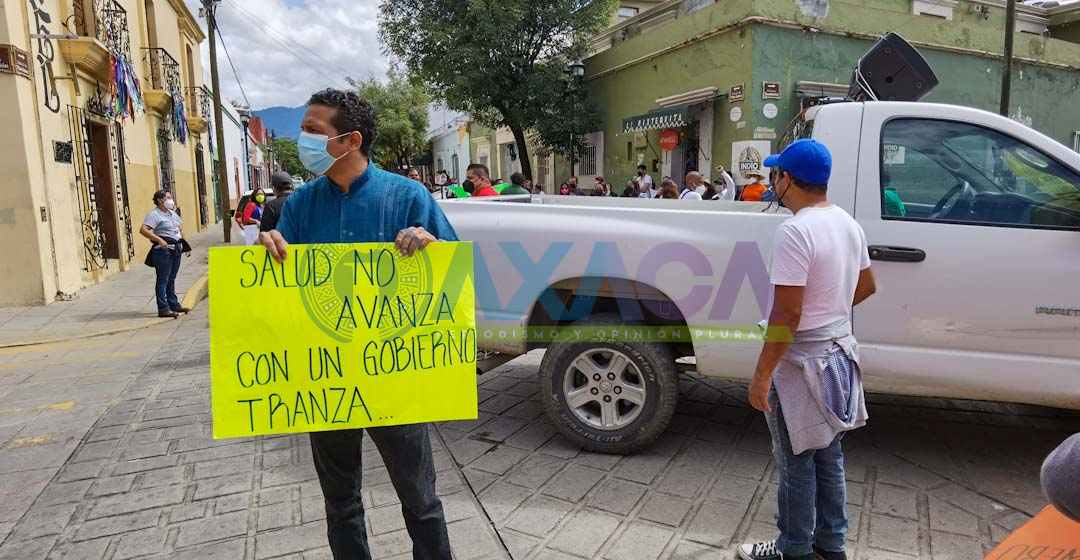 Como regalo de consolación pagarán aguinaldo a trabajadores de Salud despedidos