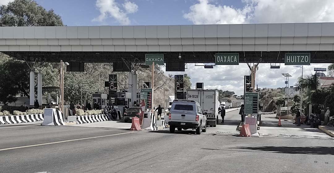 Balean a manifestante que protestaba en la caseta de peaje en Huitzo, Oaxaca
