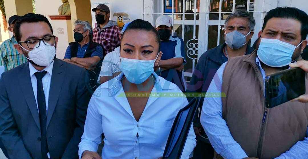 Denuncian por violencia política de género a agente de Ixcotél y edil de Santa Lucía del Camino