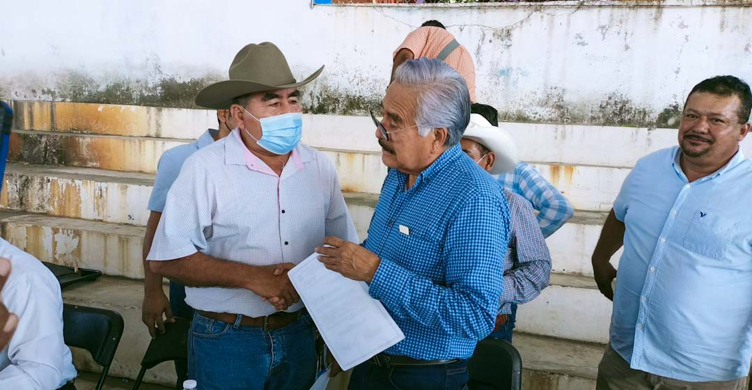 Productiva reunión entre autoridades municipales de la Costa y región Chatina con representantes de la CFE