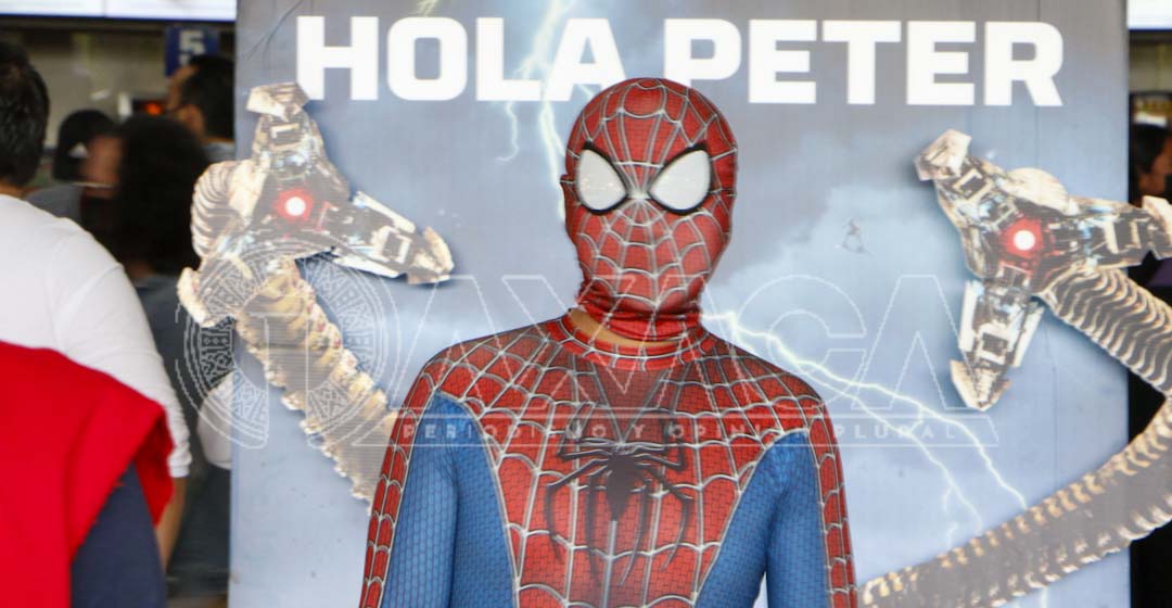 Abarrotan salas de cine disfrazados del hombre araña en los días de estreno de Spiderman No way home