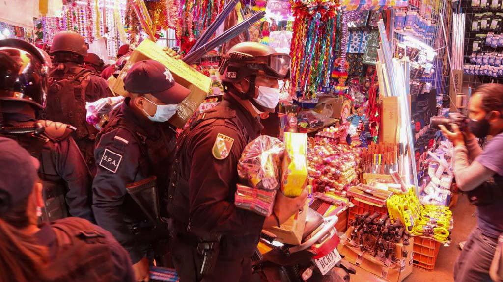 Operativo “IMPACTO” de la SSPO decomisan 400 kilos de pirotecnia en Central de Abasto, Oaxaca